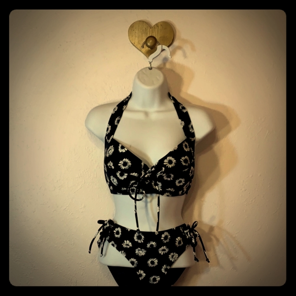 Hot Topic bathing suit size 2 Xl - Picture 1 of 1